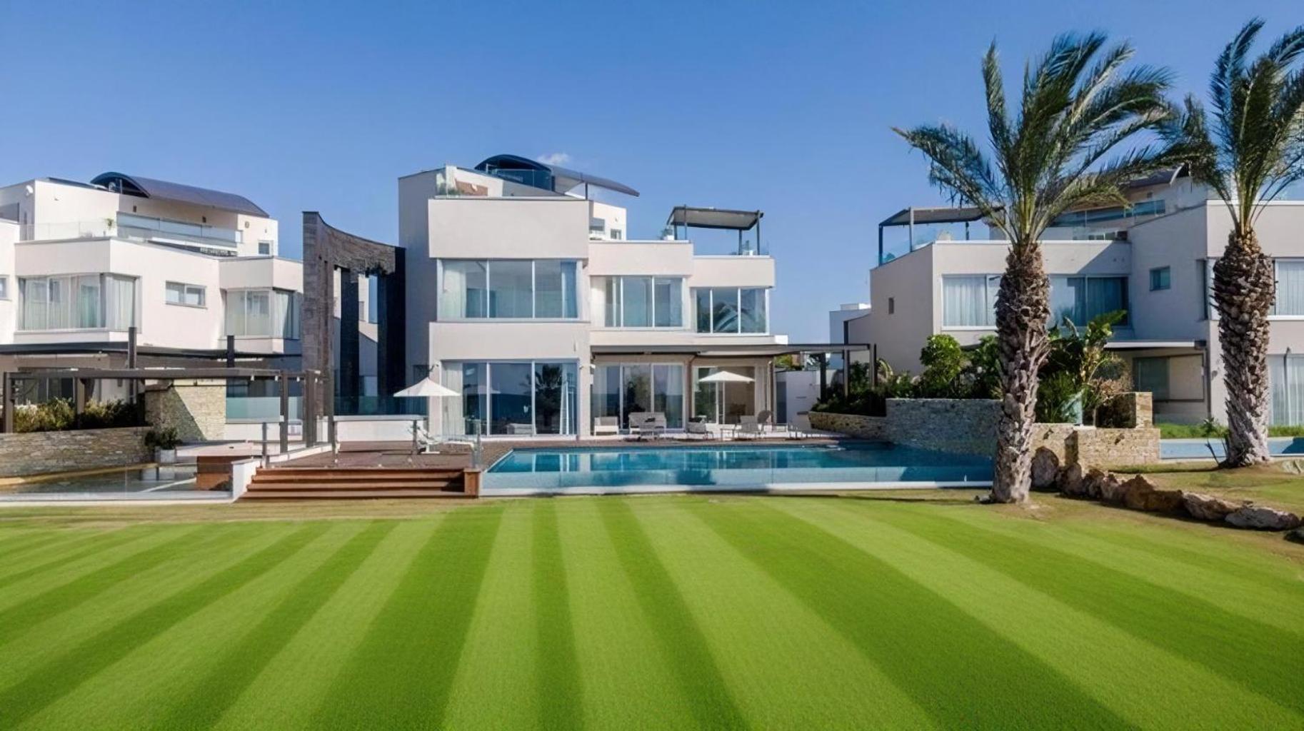 Beachfront Luxury Glory Villa *