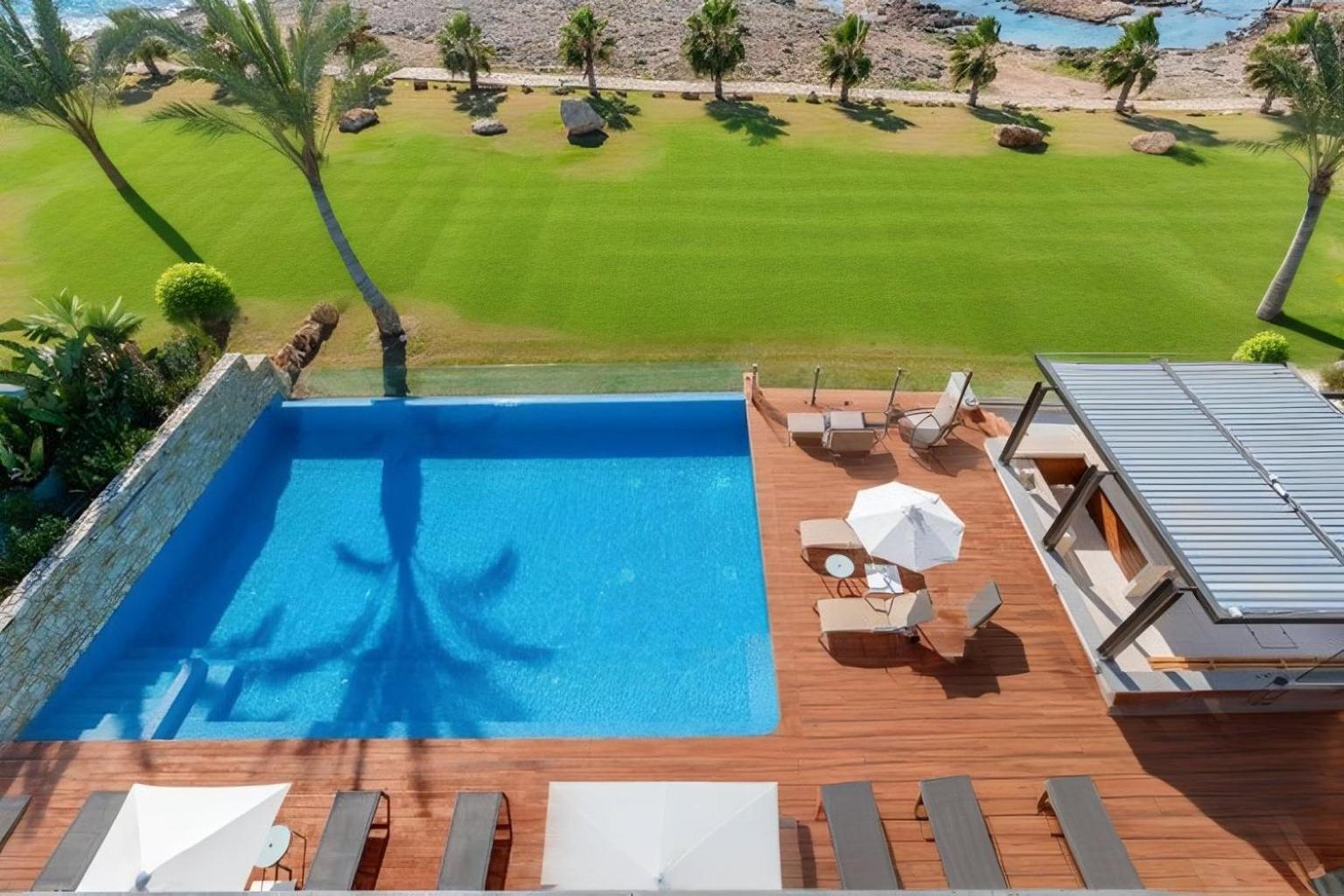 Beachfront Luxury Glory *