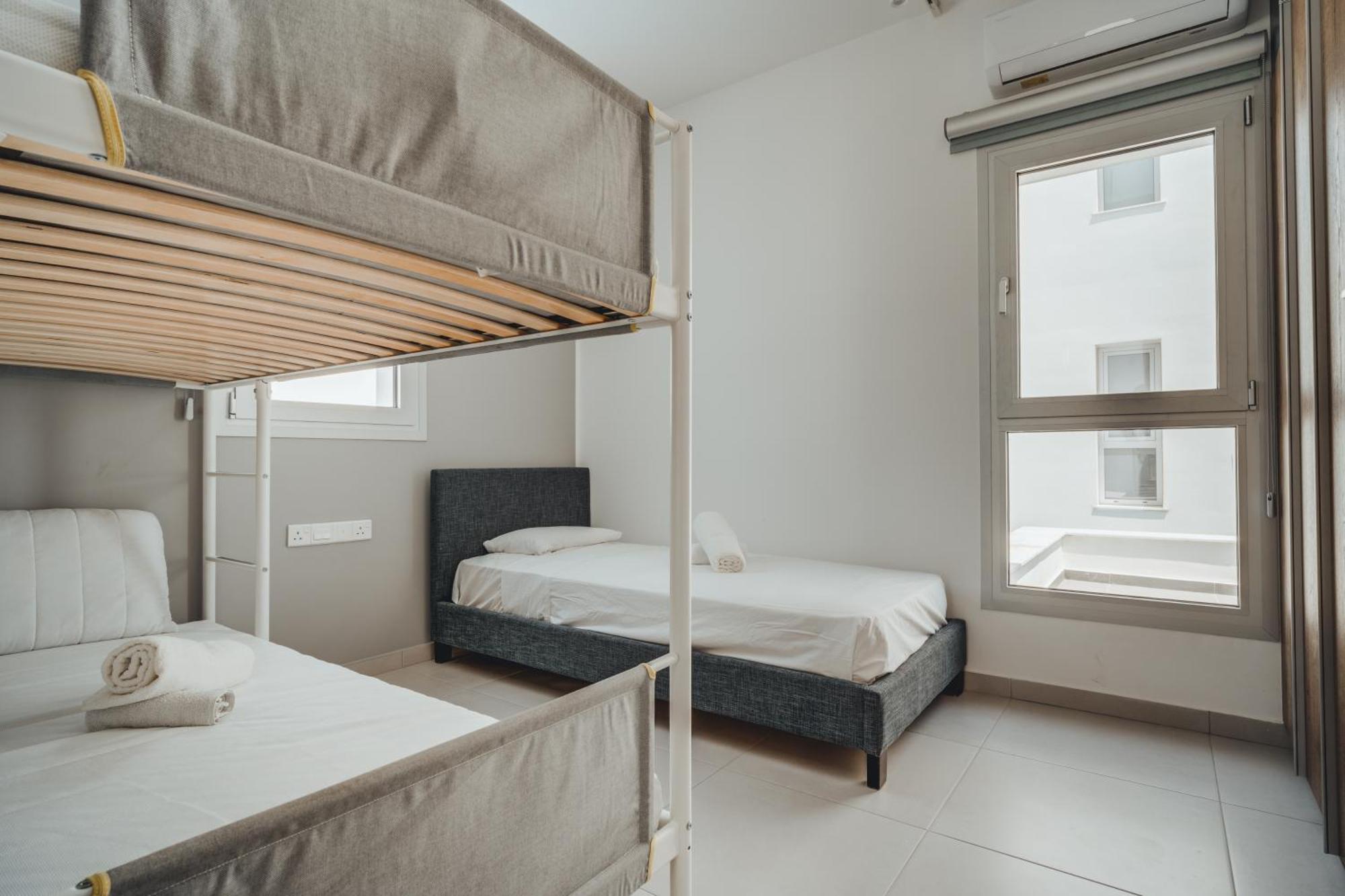 In Style In Modern 3 Bedroom Near Nissi & Square Villa *
