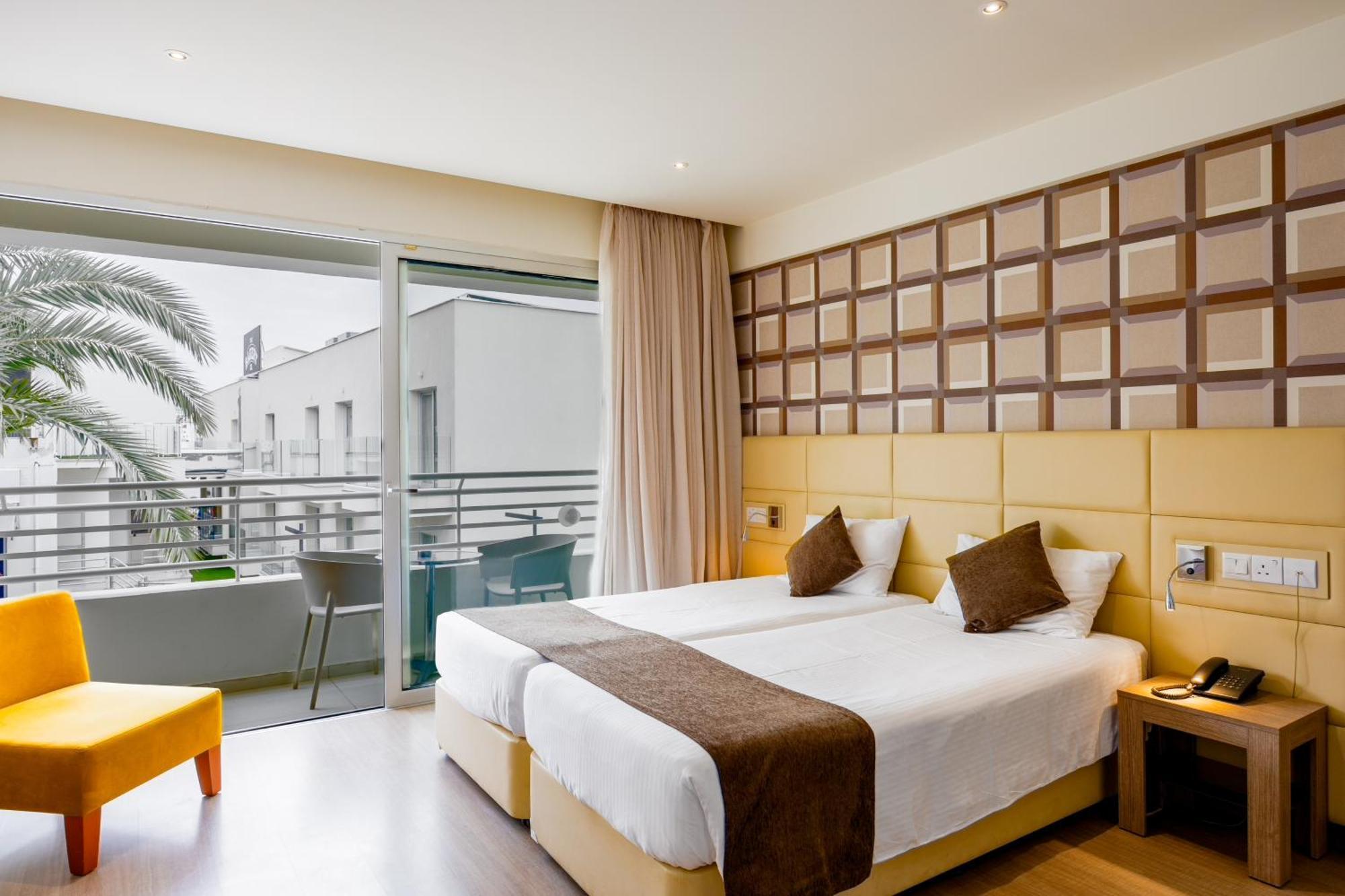Aparthotel Melpo Antia & 4*