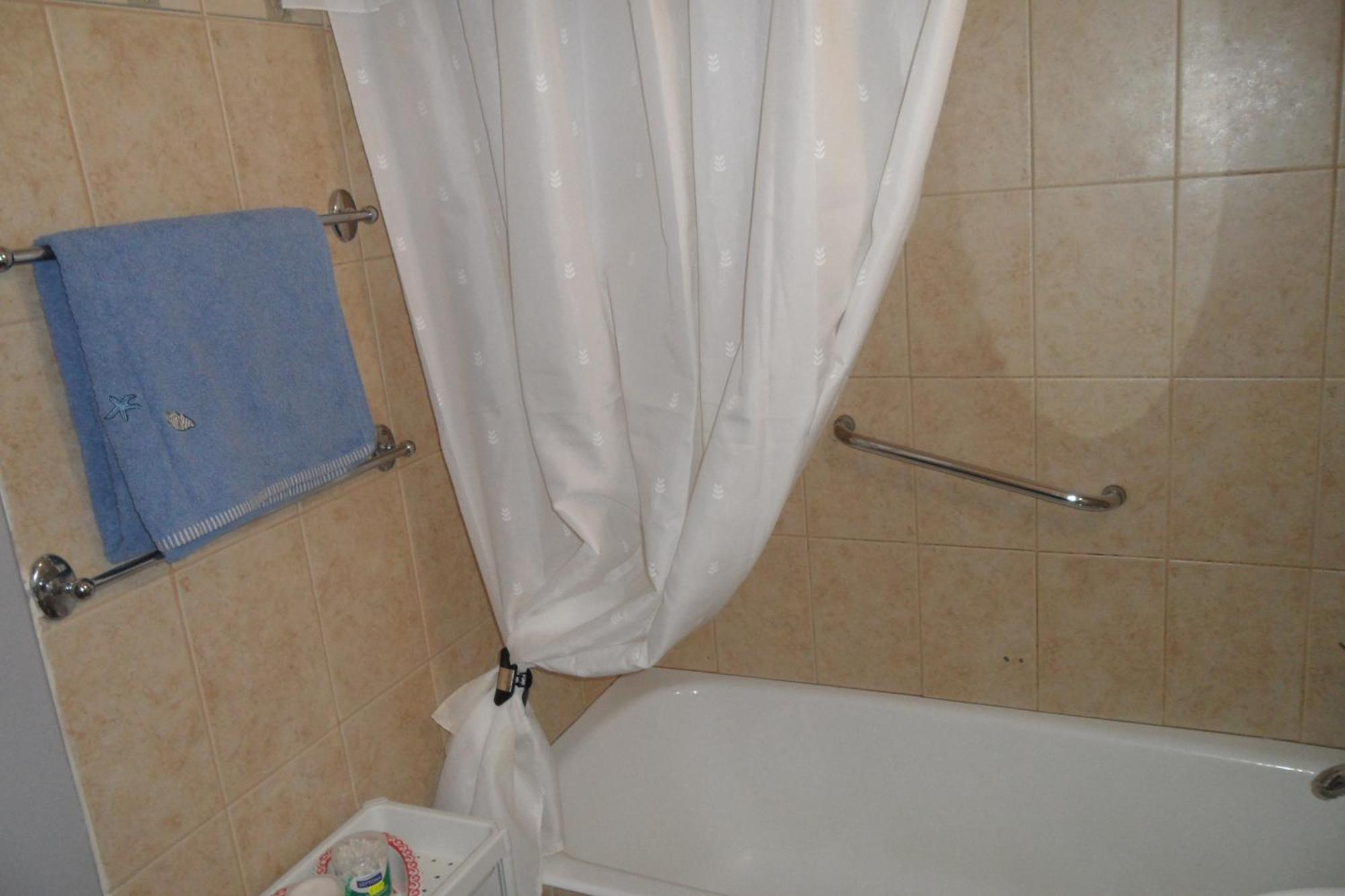 Holyday Ground Floor, Free Internet Apartment *