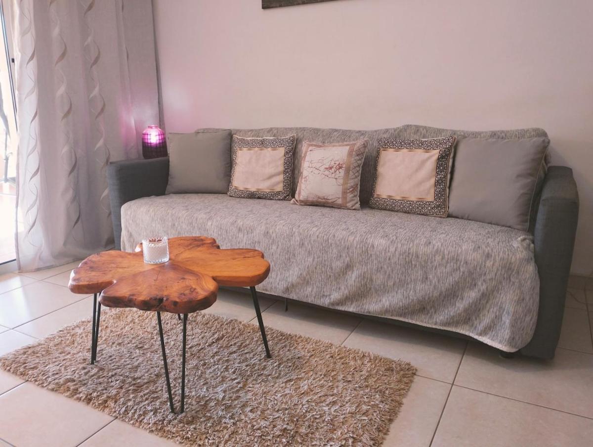 Nissi Area,ground Floor Flat, Free Internet Apartment *