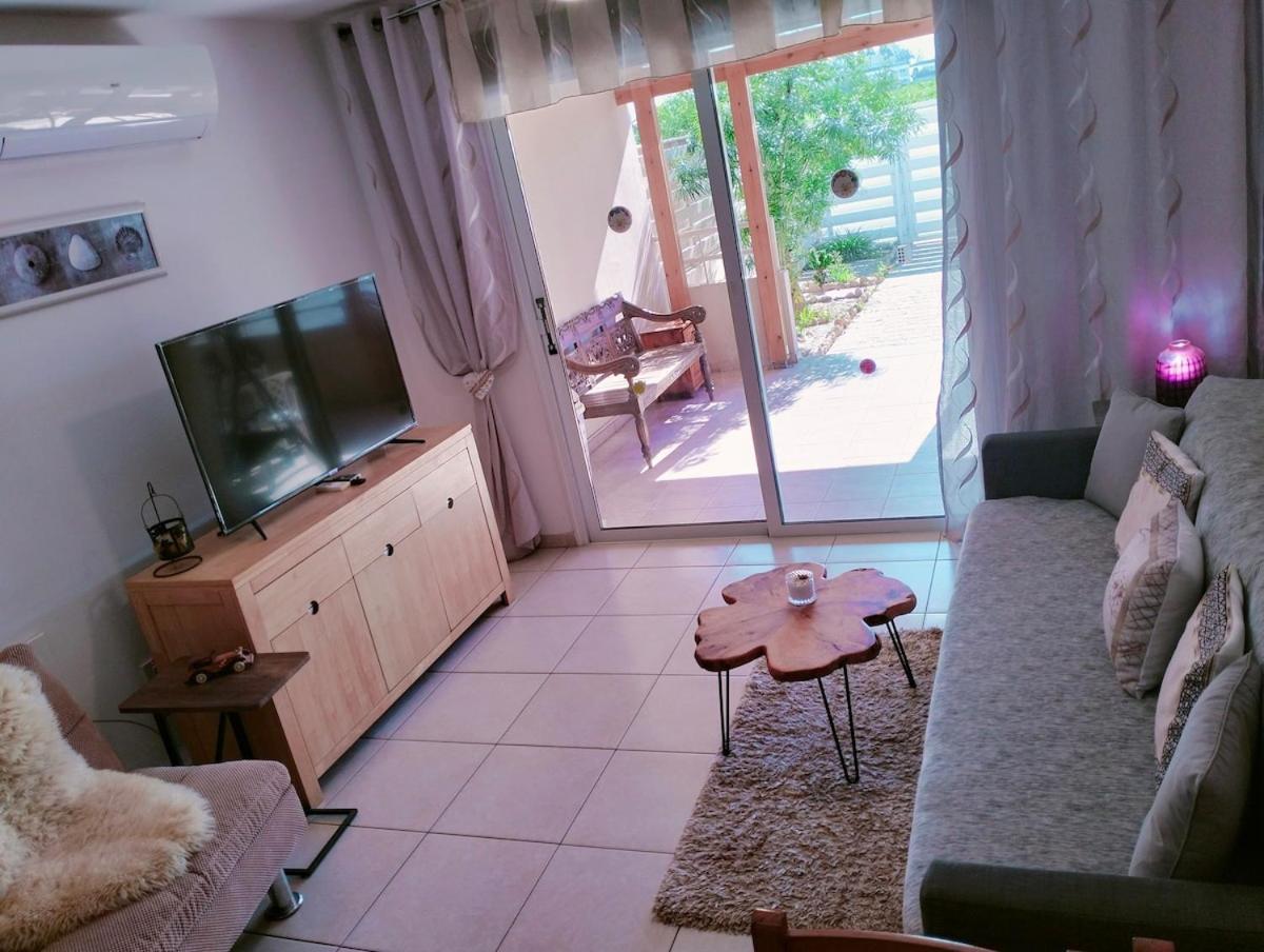 Nissi Area,ground Floor Flat, Free Internet *
