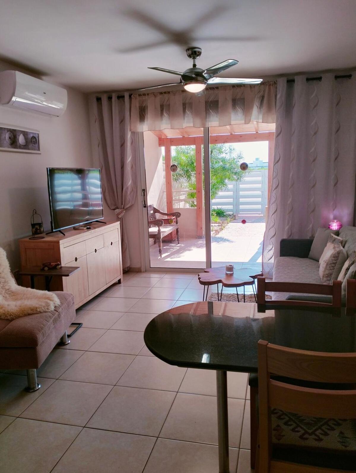 Nissi Area,ground Floor Flat, Free Internet Apartment