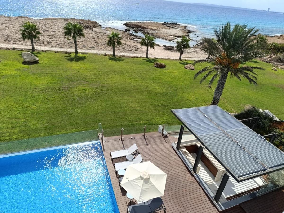 Beachfront Luxury Glory *