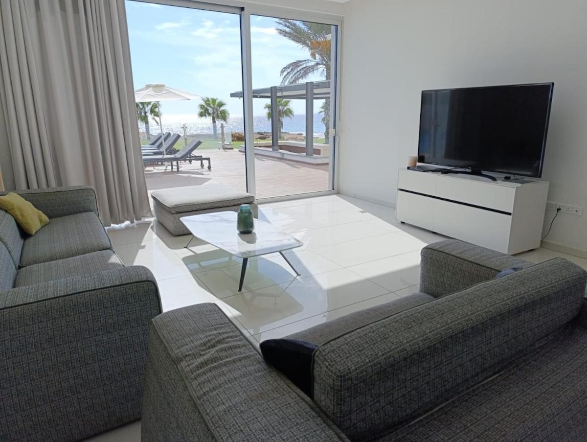 Beachfront Luxury Glory *