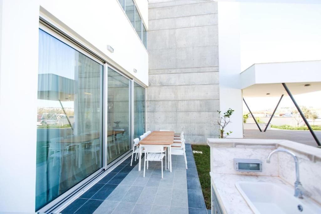 Beachfront Luxury Tranquility *