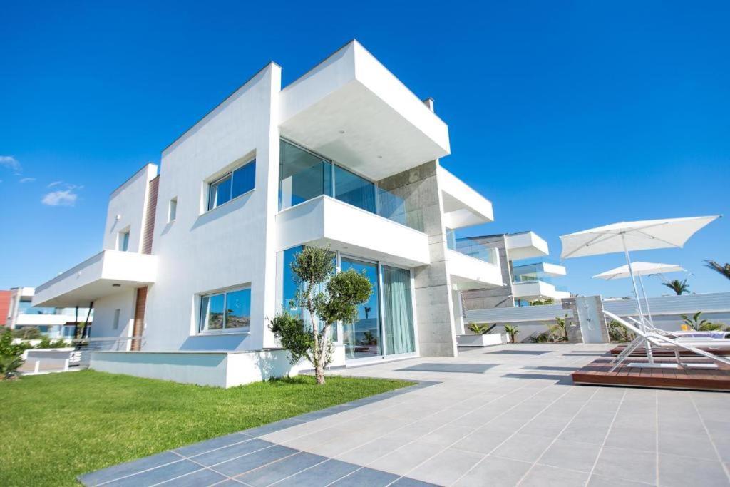 Beachfront Luxury Tranquility
