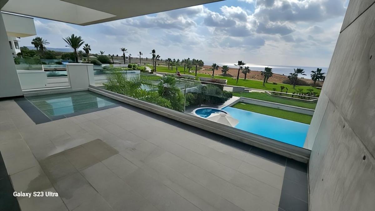Villa Beachfront Luxury Tranquility