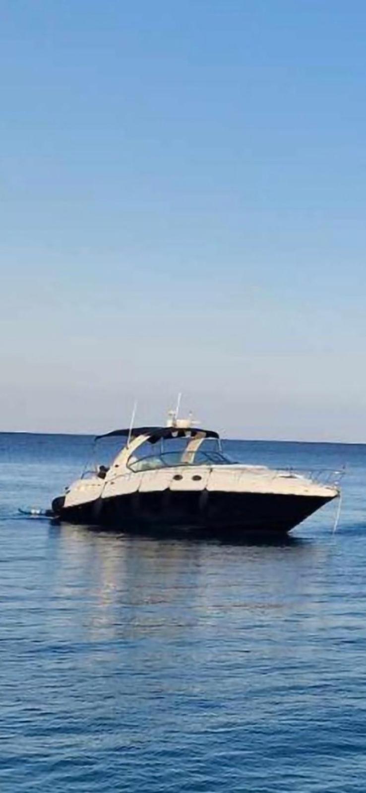 Captainvasilisboatcharters Botel