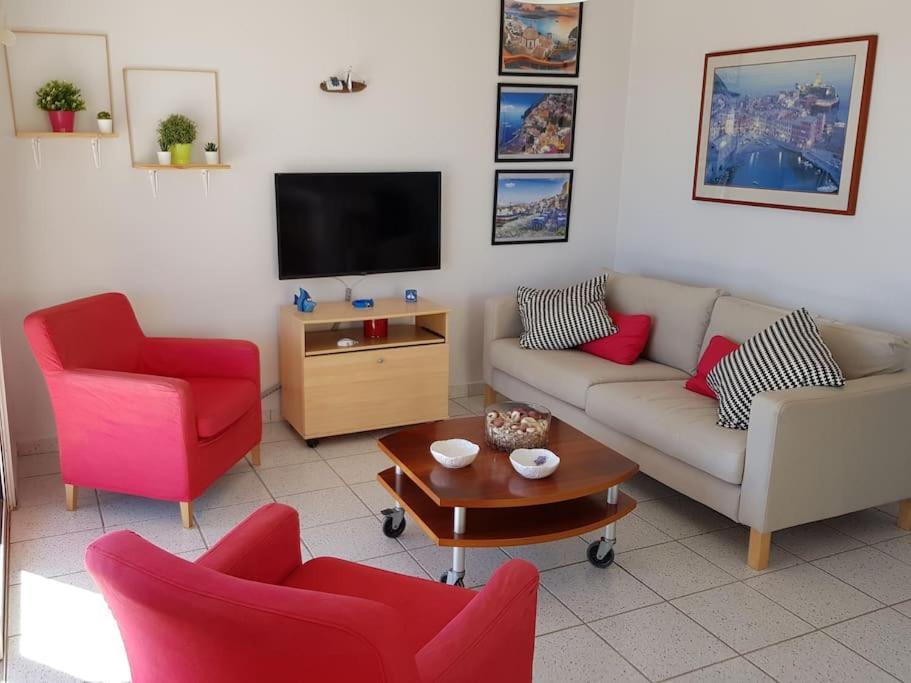 On The Beachfront, Ayia Thekla, Marina Pousada