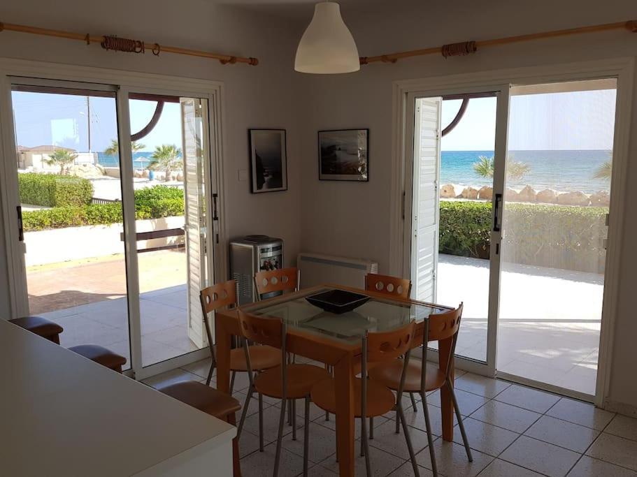 On The Beachfront, Ayia Thekla, Marina Pousada