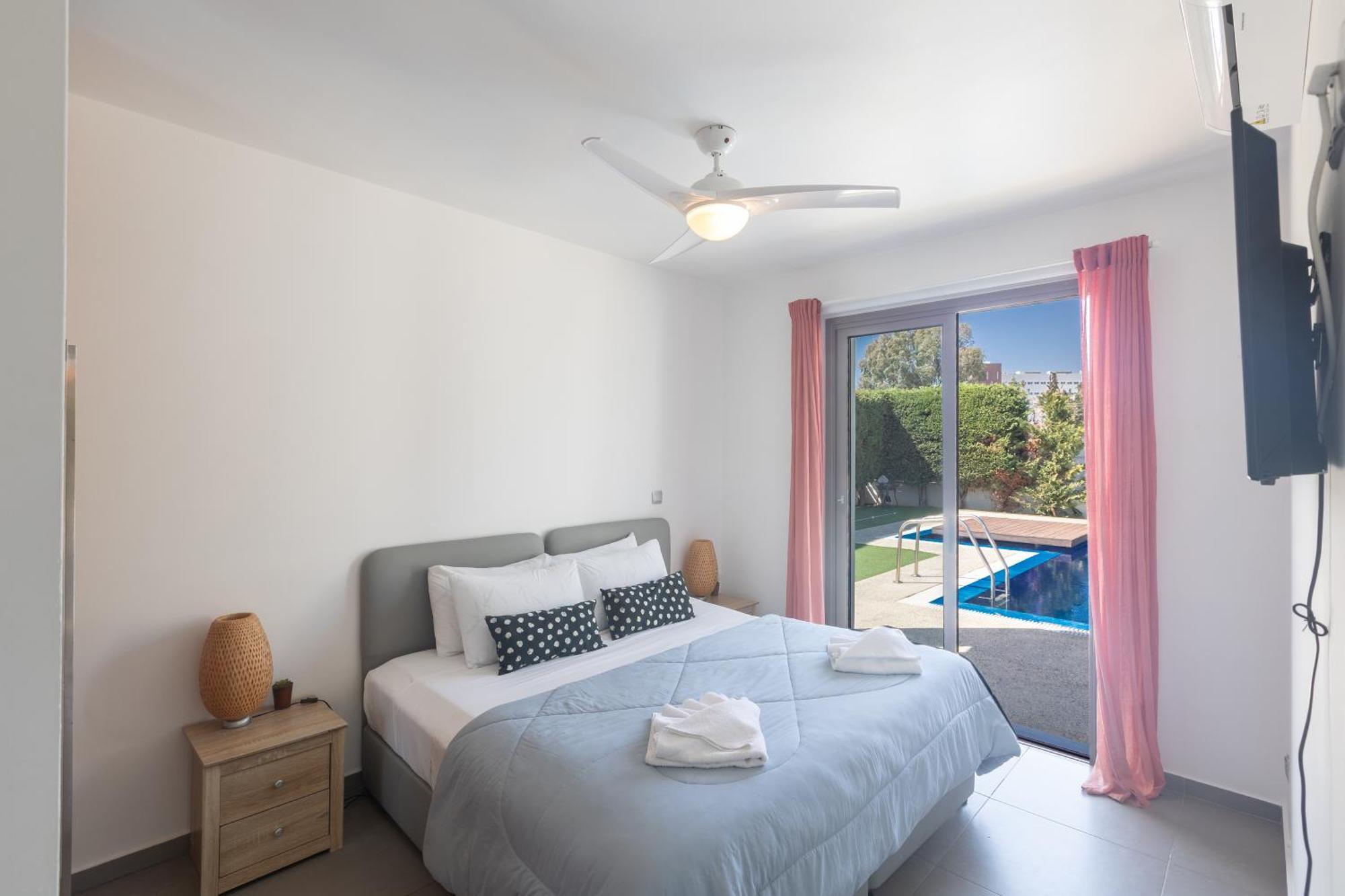 Villa Sea Satin - Center
