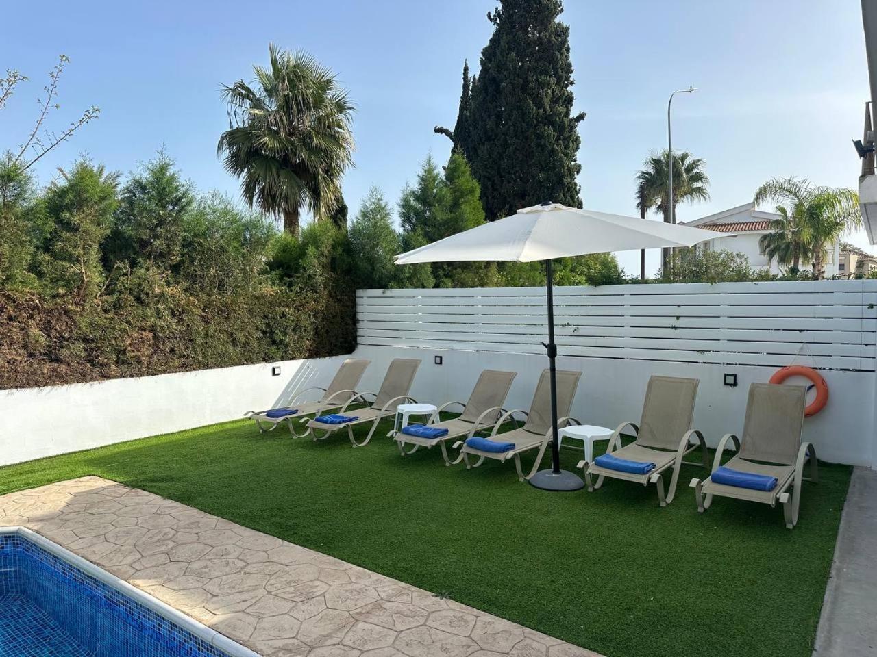 Villa Valerian Palm *