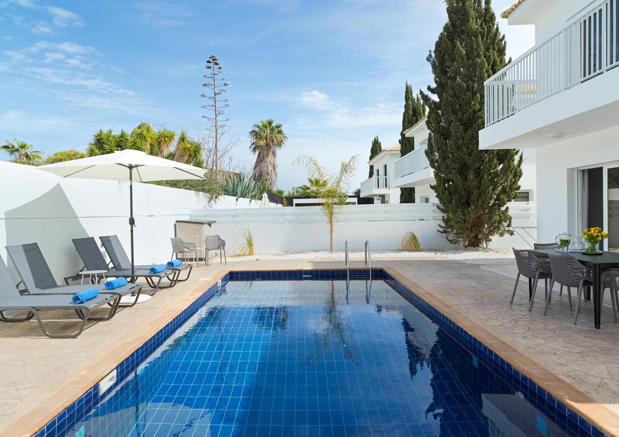 Villa Luxvillasrentals *