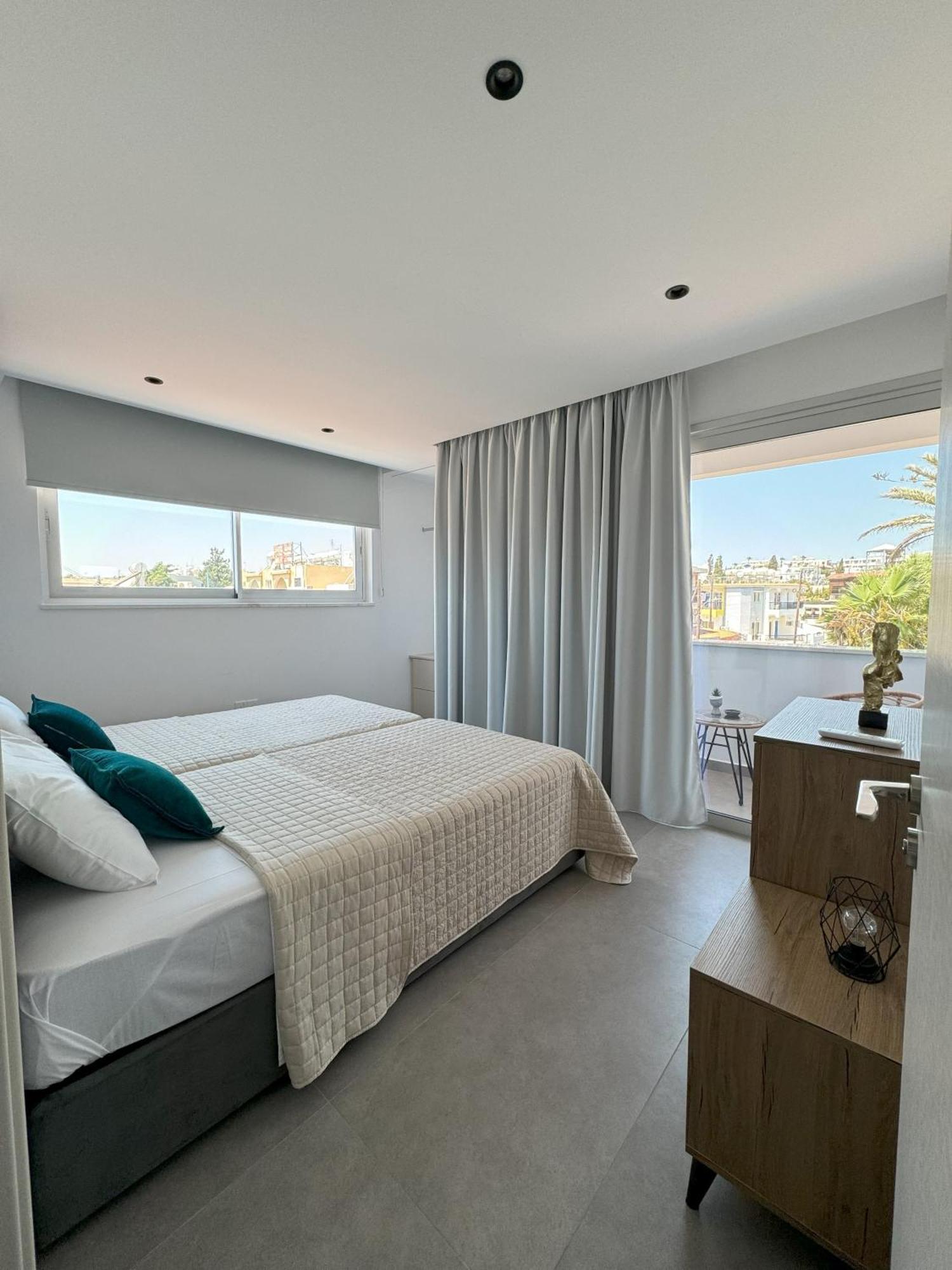 Apartment Living Boutique Adults Only *