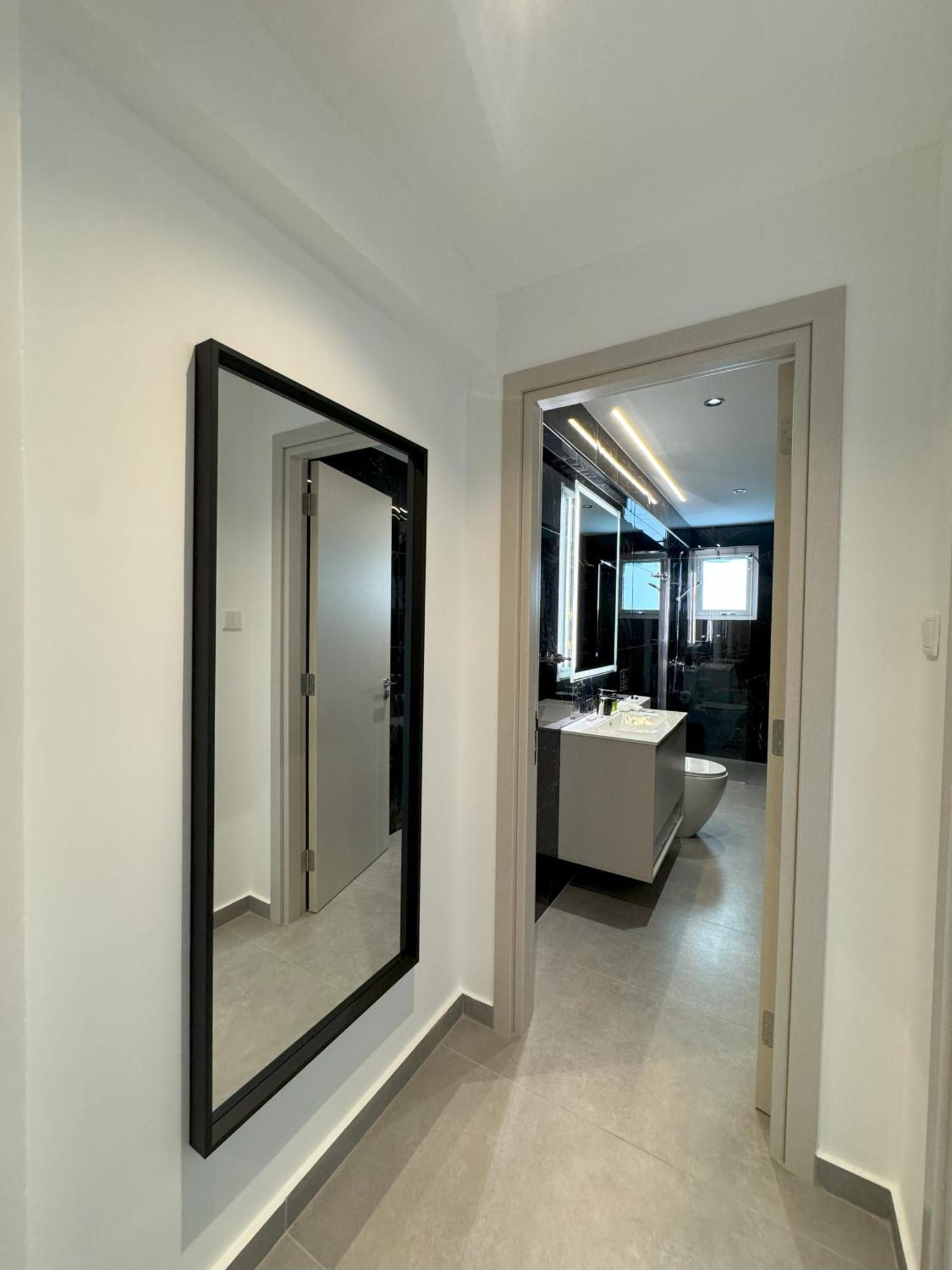 Apartment Living Boutique Adults Only *
