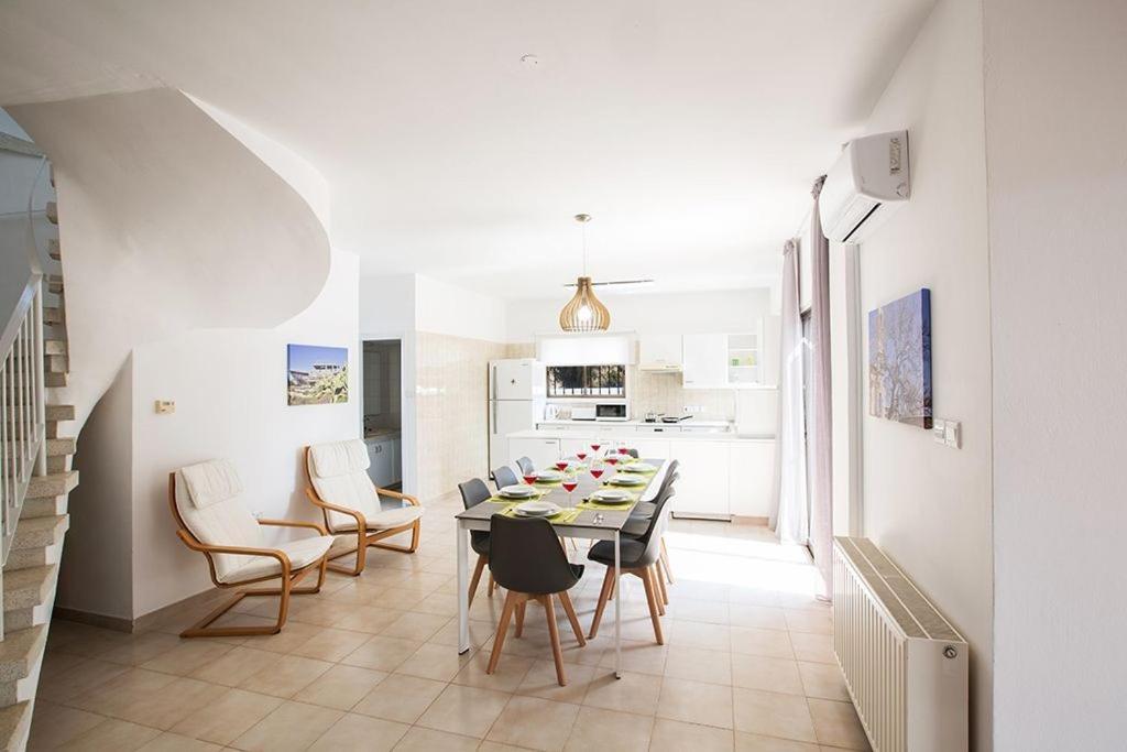 Nepou - Beautiful 4 Bedroom - Located In With Private Pool Villa