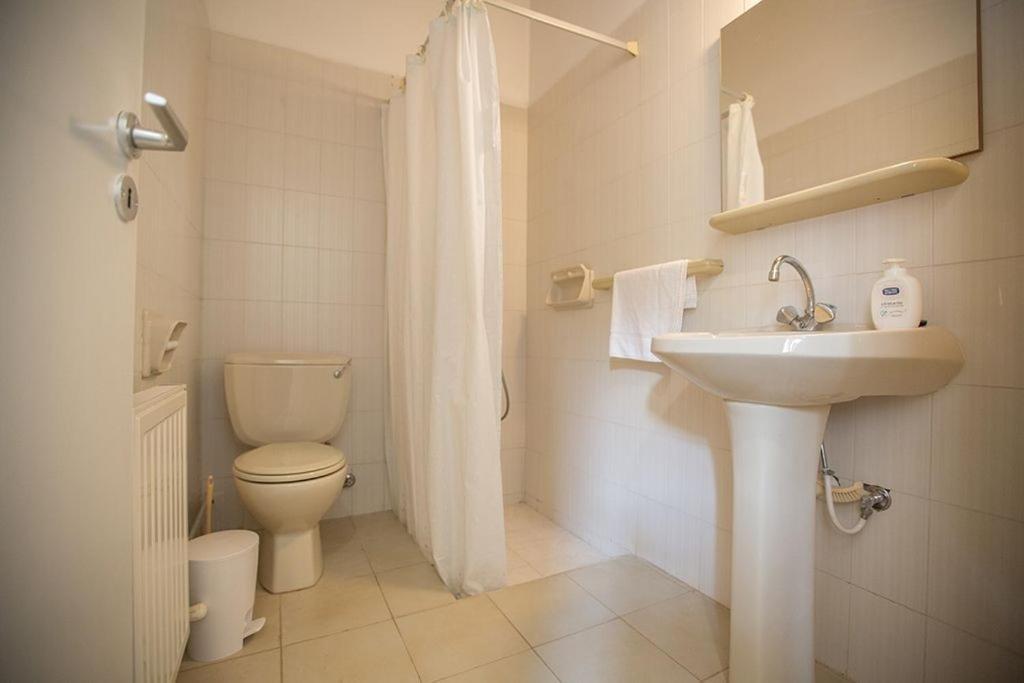 Nepou - Beautiful 4 Bedroom - Located In With Private Pool Ayia Napa