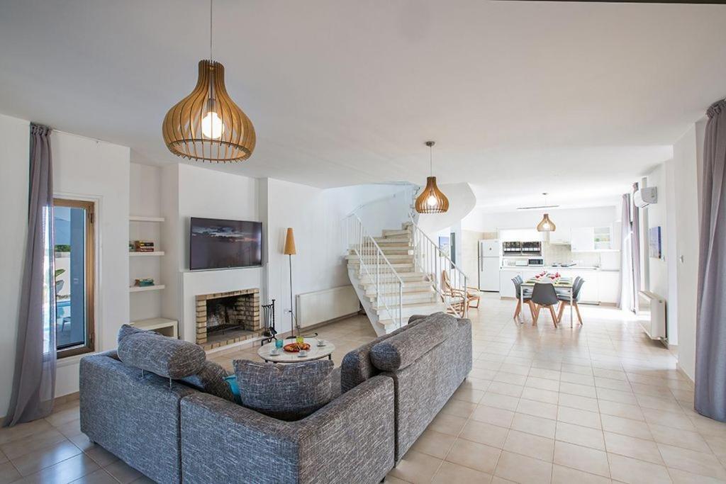 Nepou - Beautiful 4 Bedroom - Located In With Private Pool * Ayia Napa