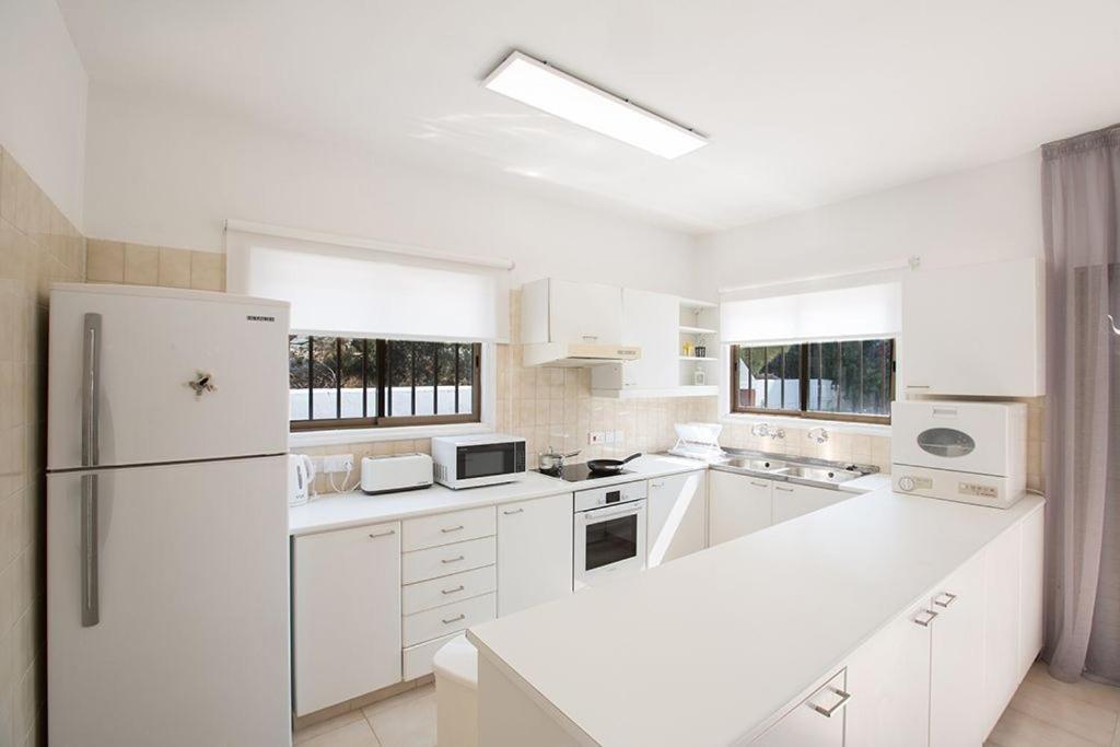 Nepou - Beautiful 4 Bedroom - Located In With Private Pool Villa *