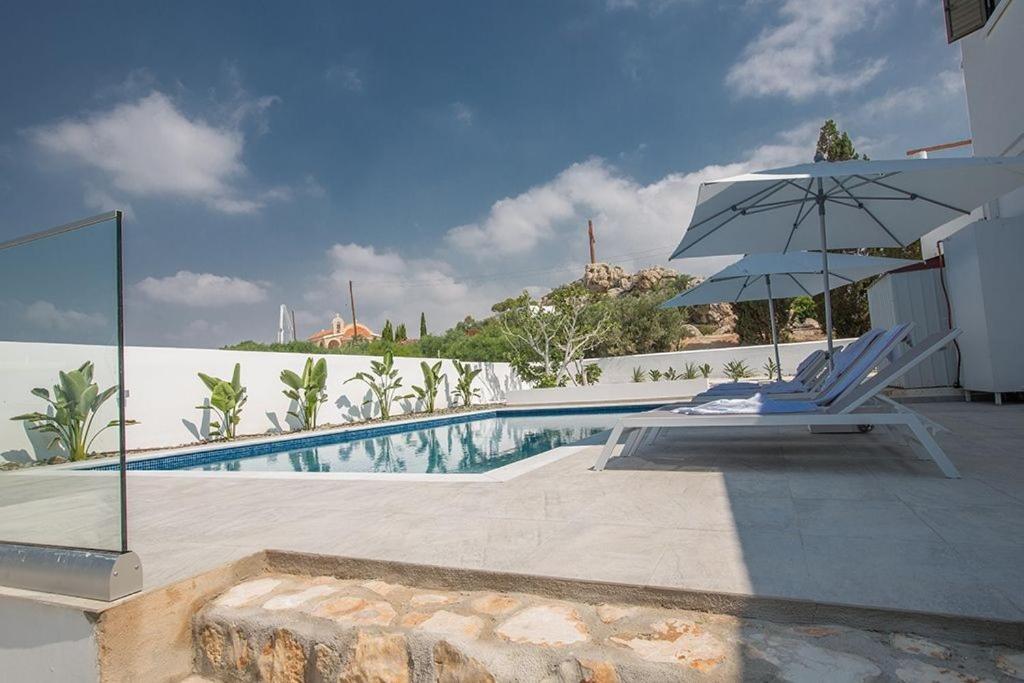 Nepou - Beautiful 4 Bedroom - Located In With Private Pool Villa Ayia Napa