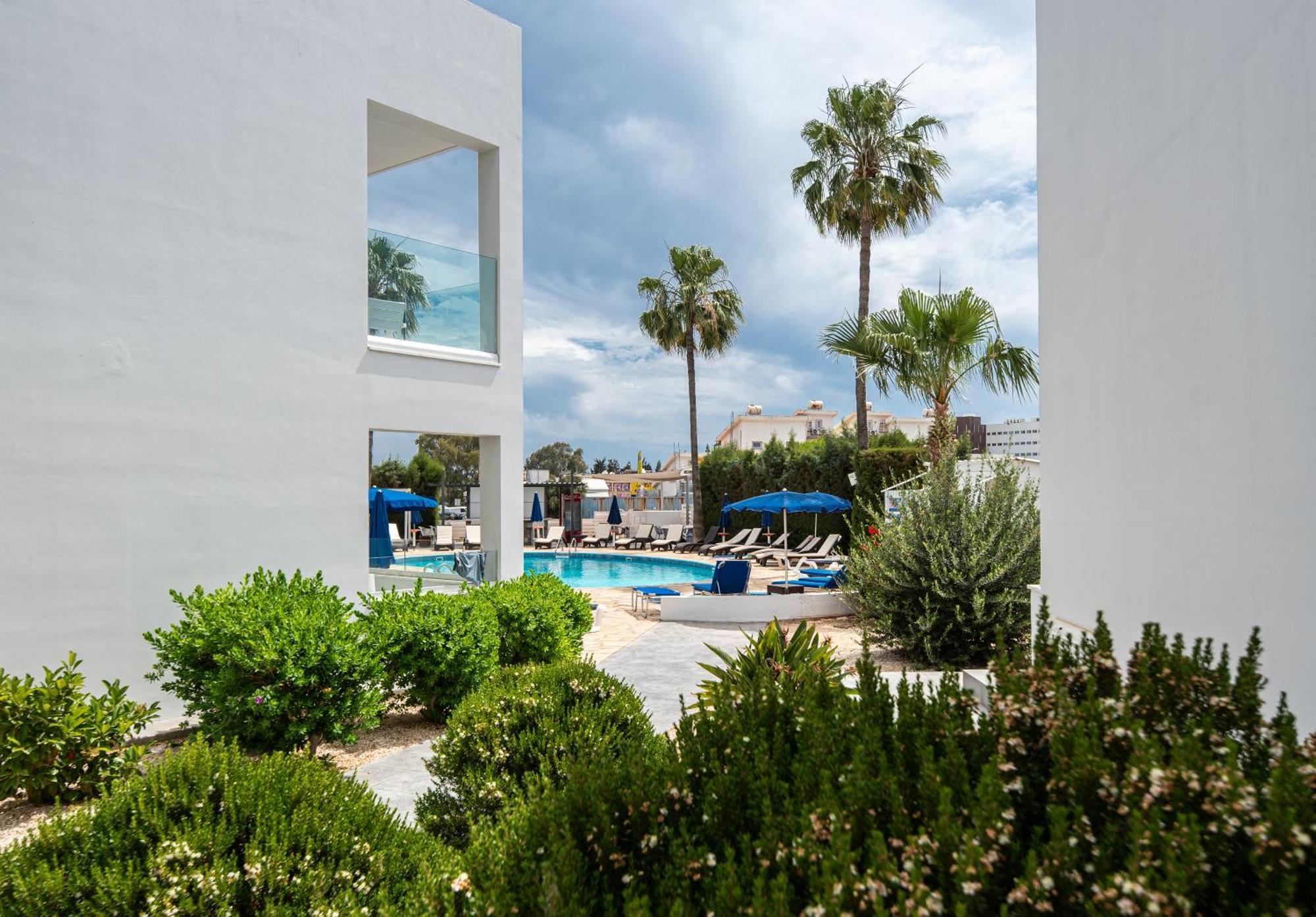 Bellini Aparthotel 3*