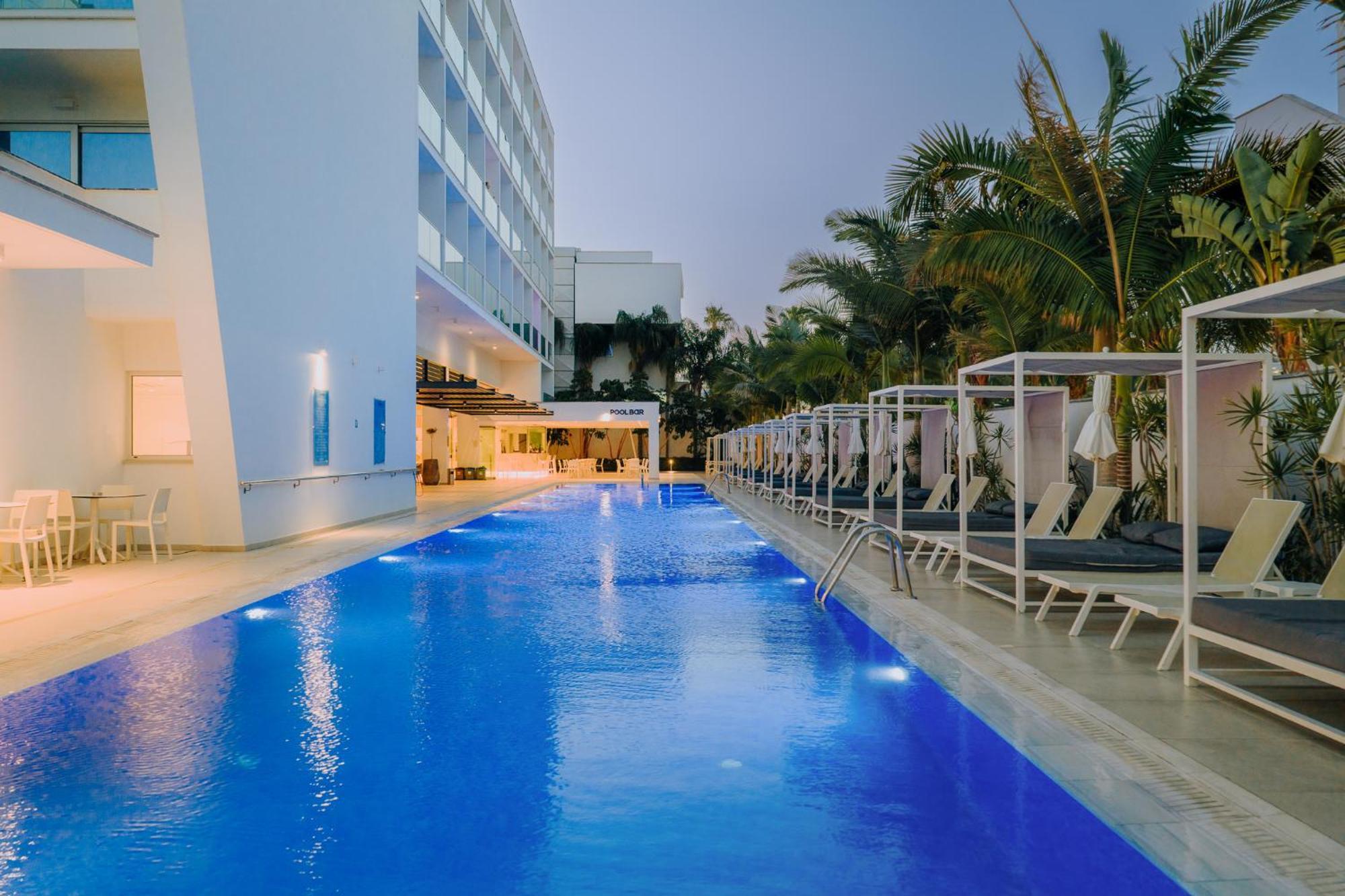 Seasons (adults Only) Hotel