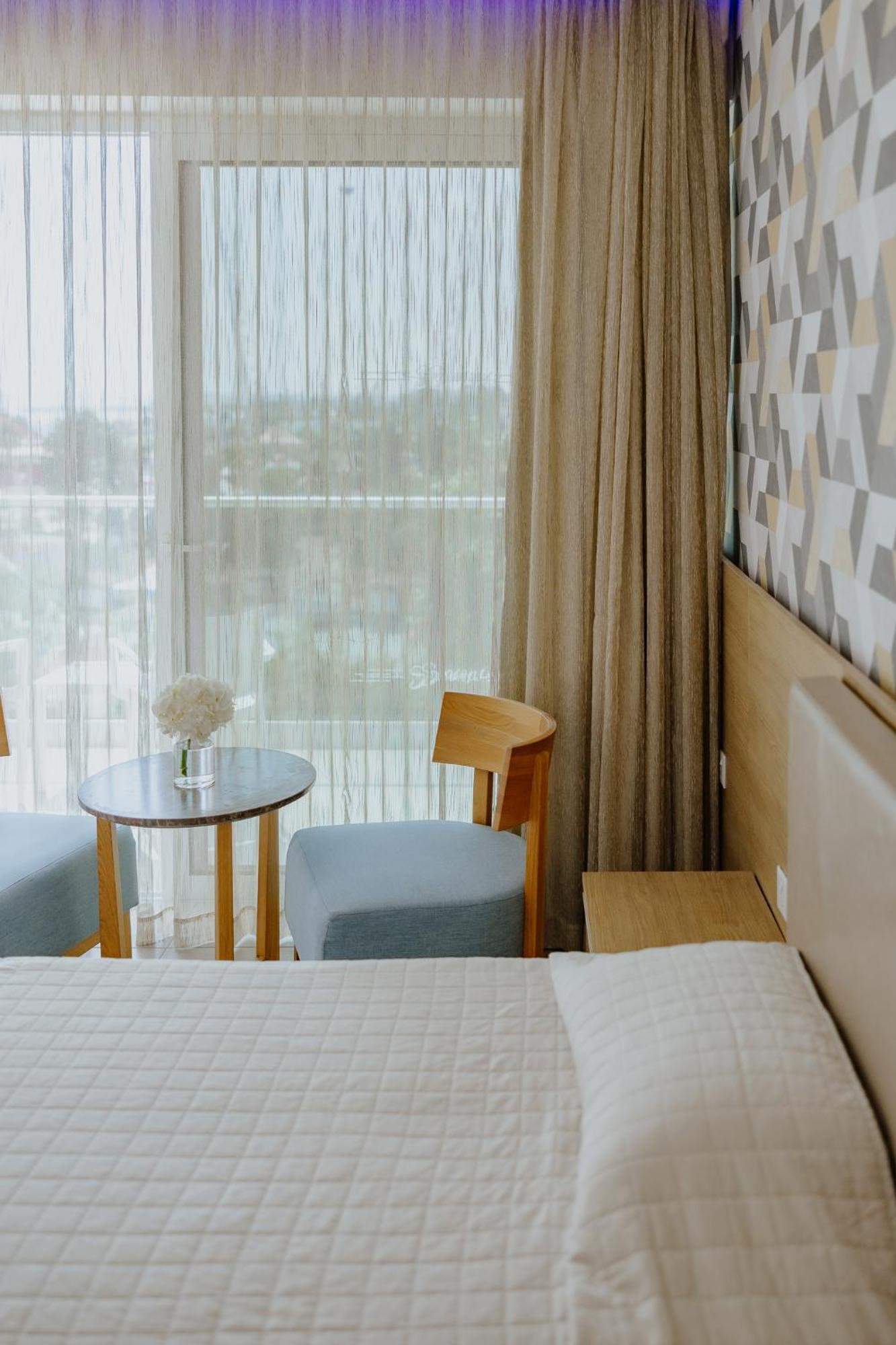 Seasons (adults Only) Hotel
