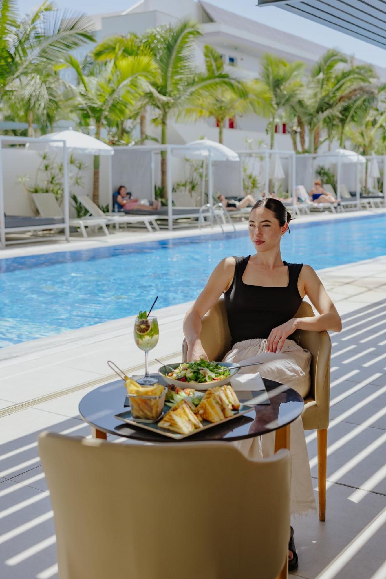 Seasons (adults Only) Hotel