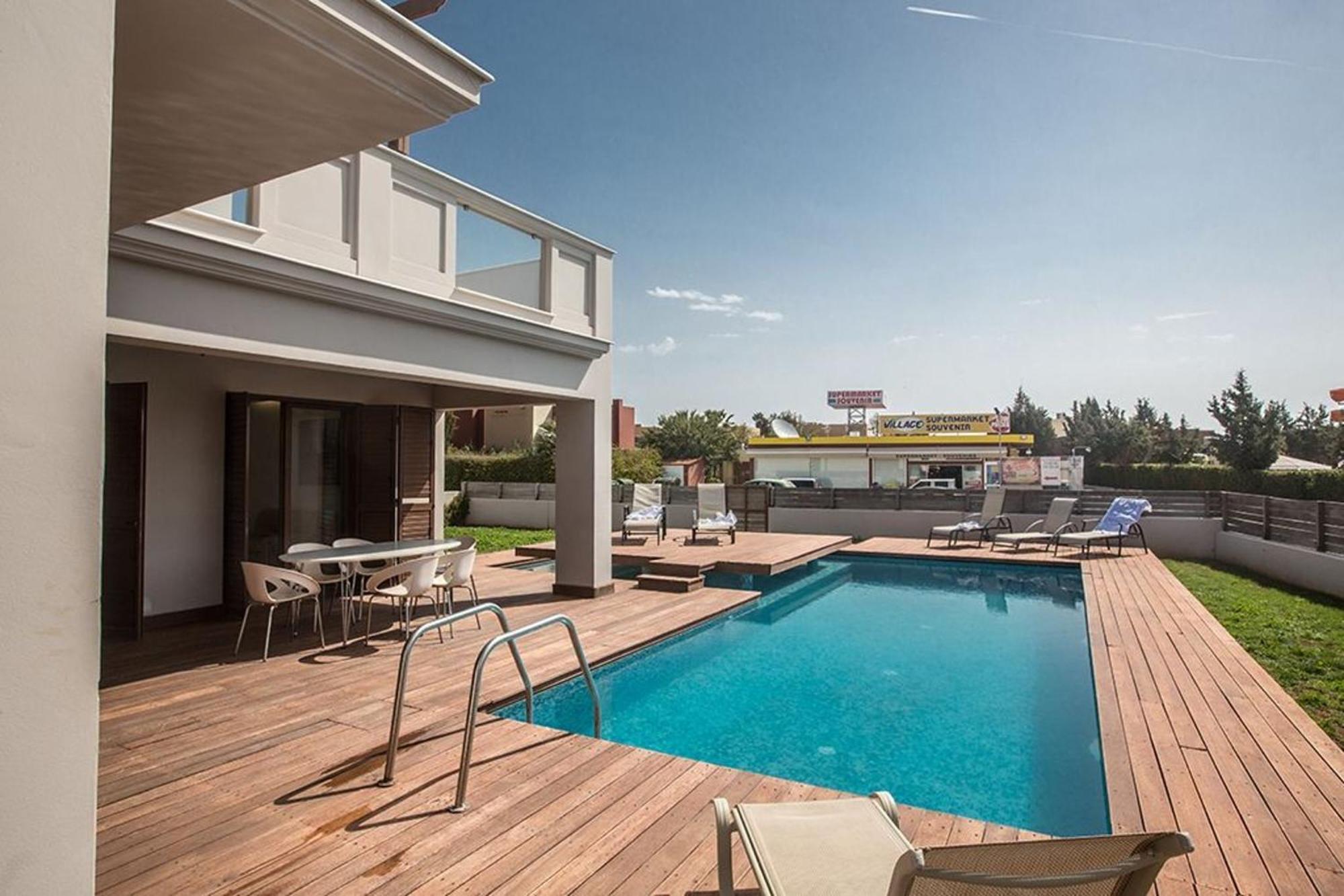 Petreris Dyo - Lovely 3 Bedroom With Pool - Short Walk To Nissi Avenue