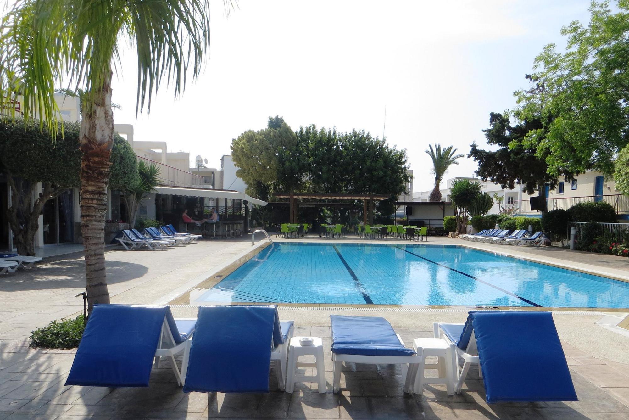 Aparthotel Green Bungalows Hotel Apartments 3*