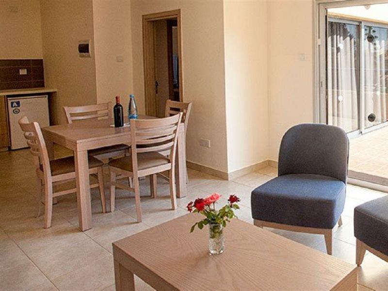 Aparthotel Makronisos Village 3*