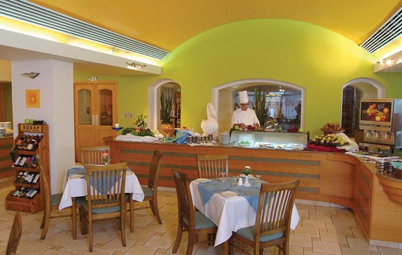 Hotel Nelia &