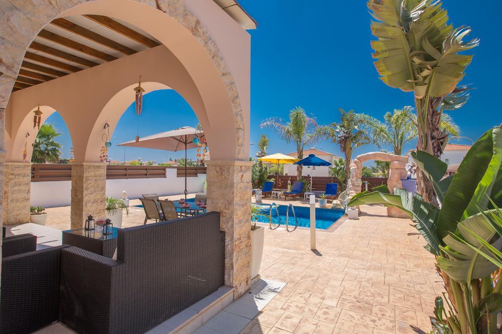 Adamantia Villa