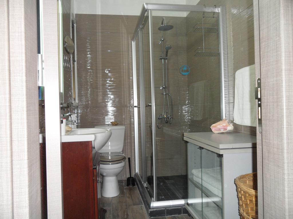 Sunshine Apts, Two Bedroom , Free Internet, No 3
