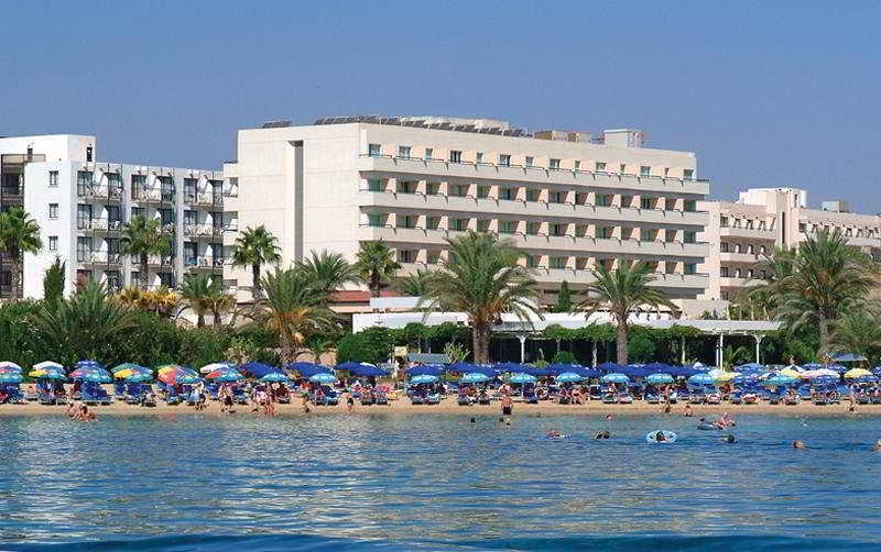 Hotel Nelia & 4*