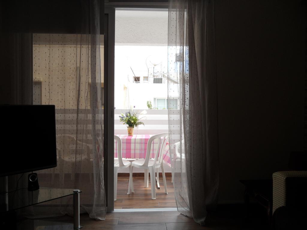 Sunshine Apts, Two Bedroom , Free Internet, No 3 *