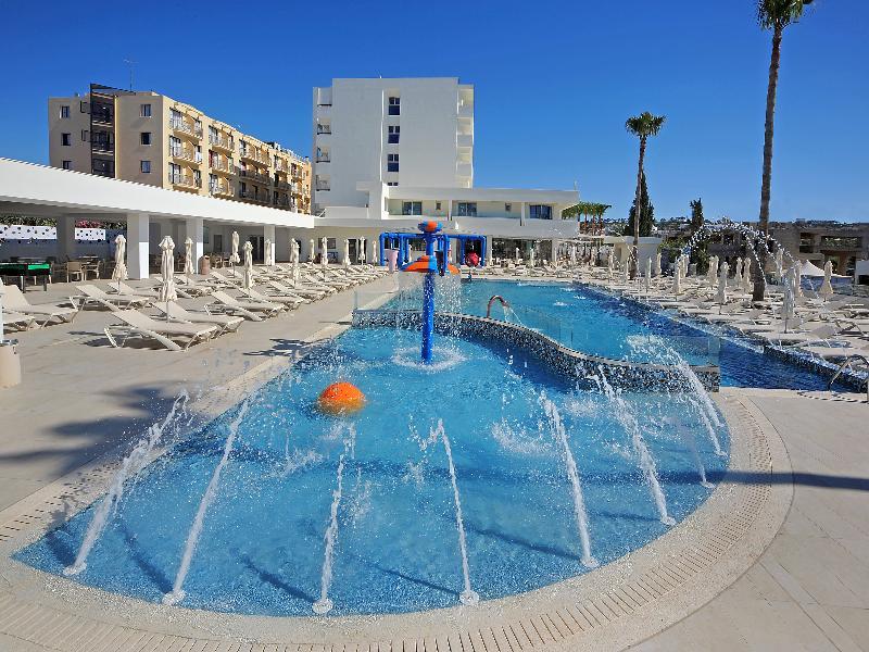 Hotel Nelia & 4*