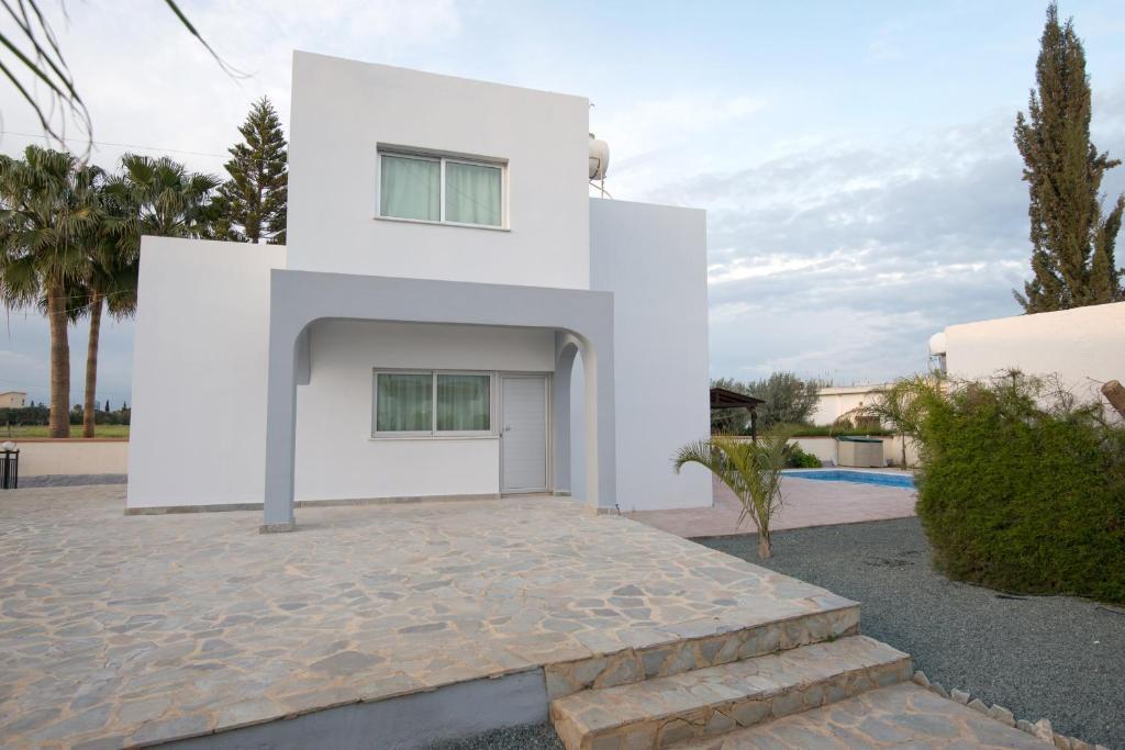 Makronissos Villa *