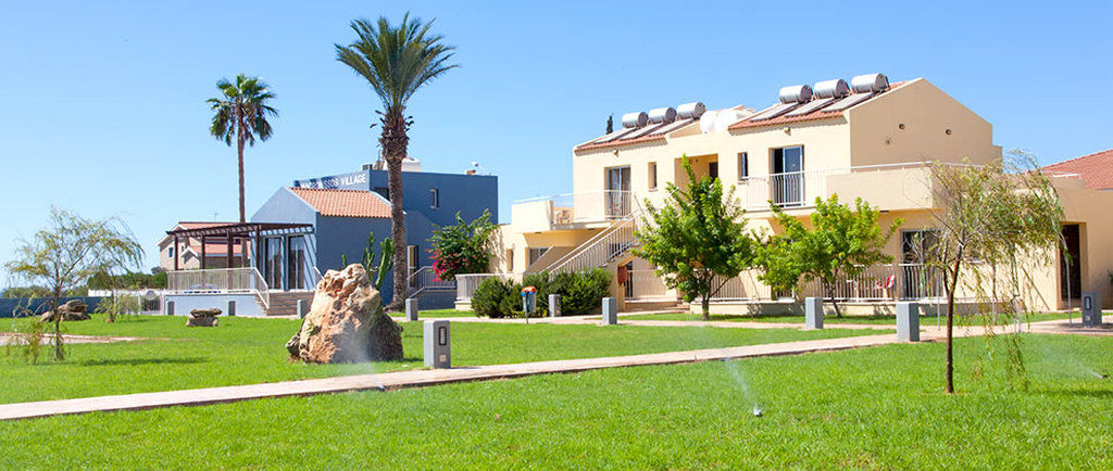 Aparthotel Makronisos Village 3*