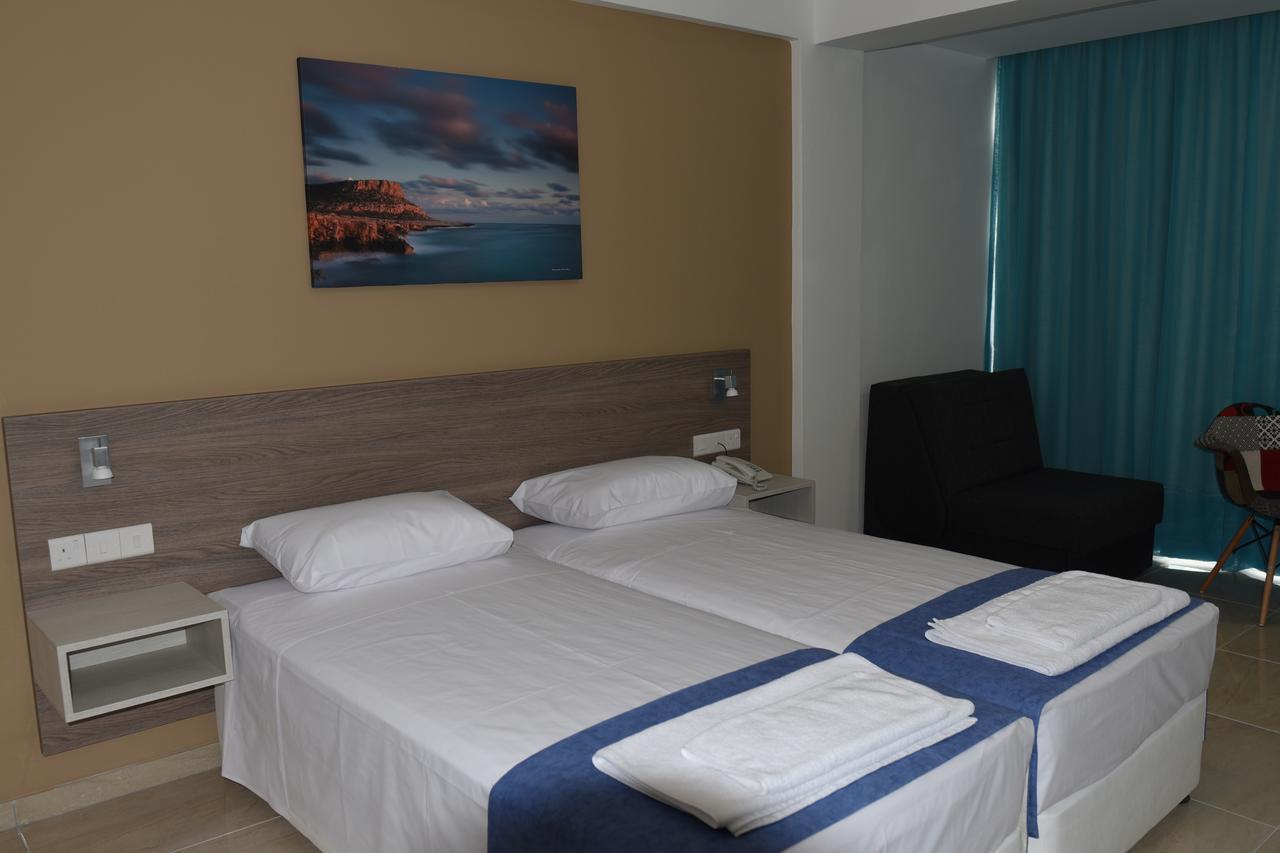 Sunny Blue Hotel 3*