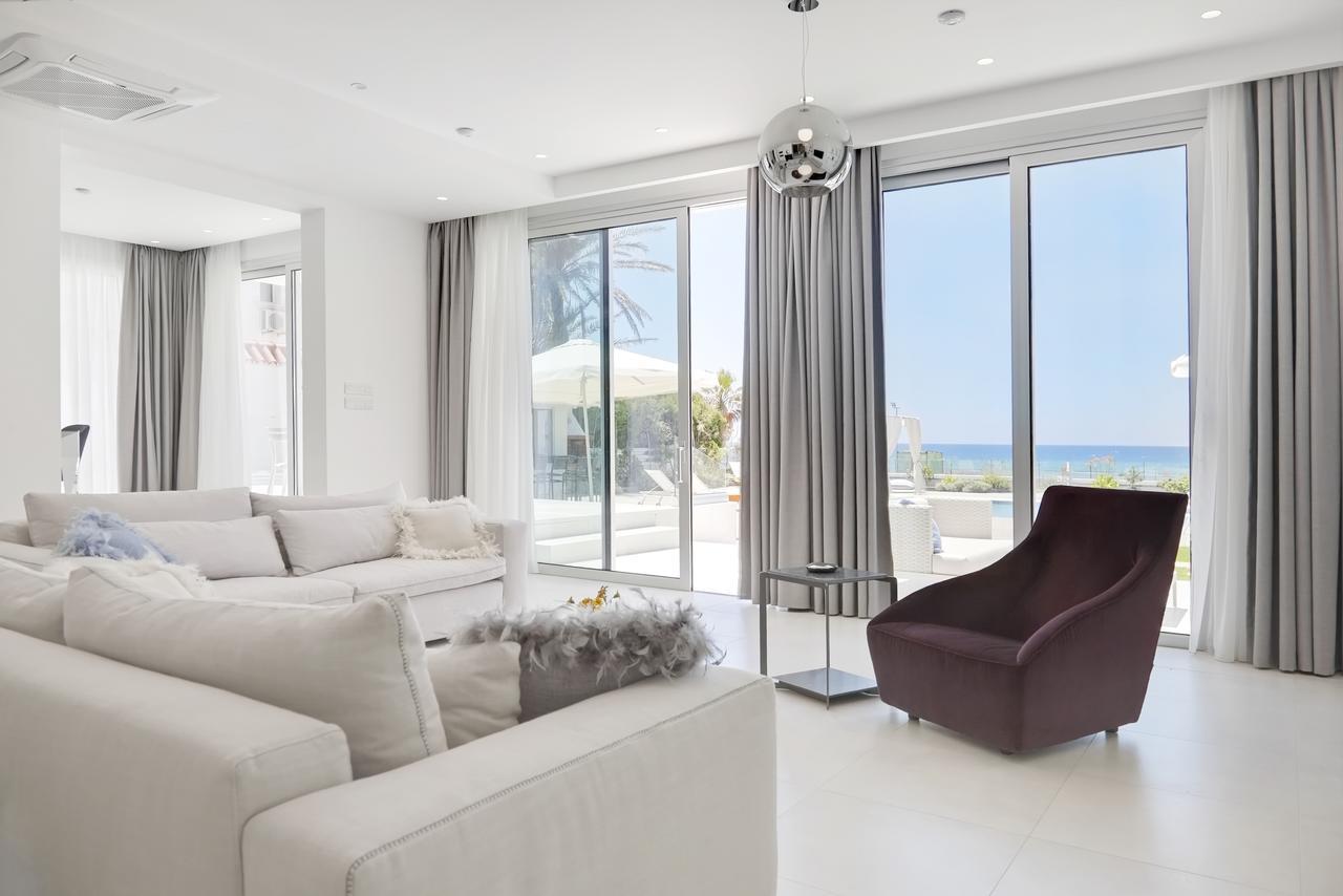 Royal 4 Bedroom Seafront Holiday home *