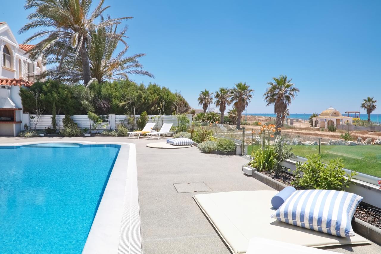 Royal 4 Bedroom Seafront Holiday home