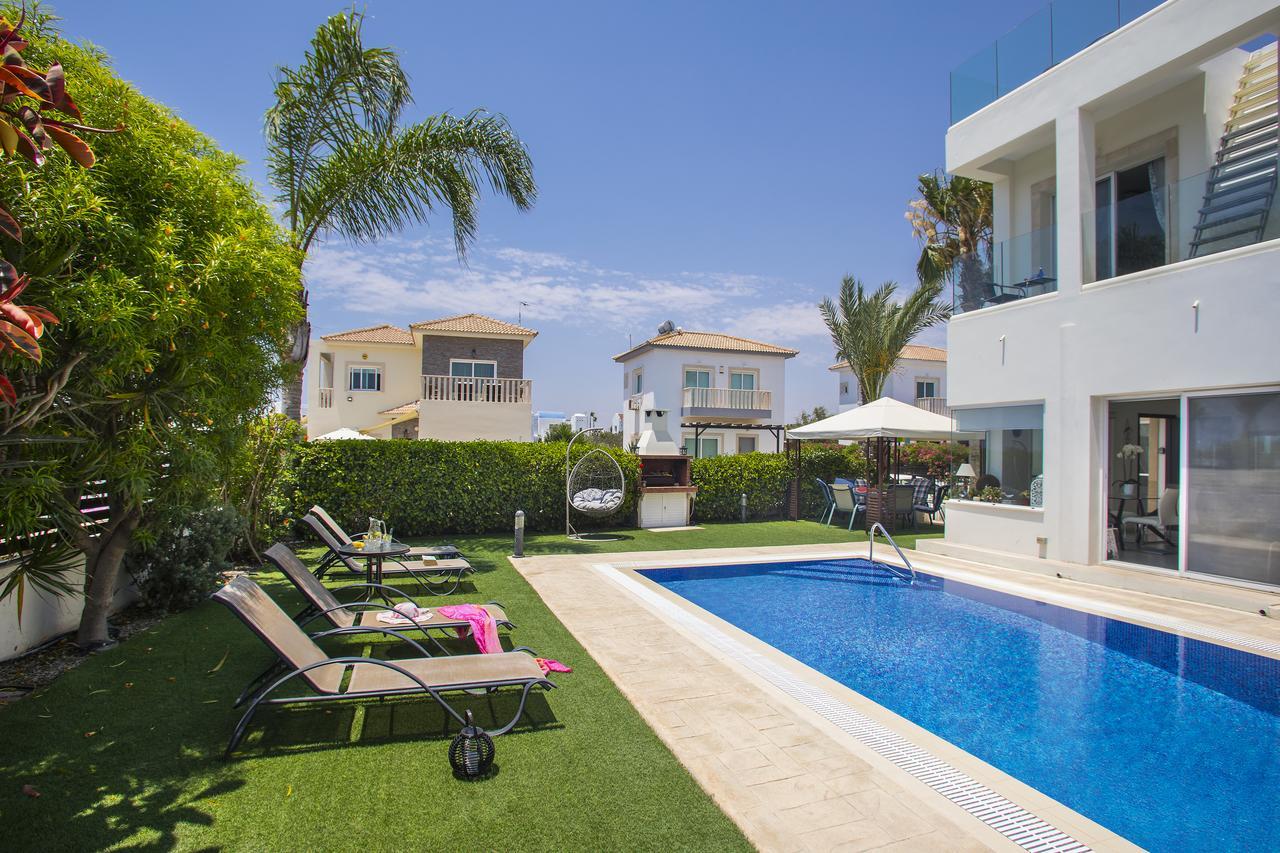 Elias Villa