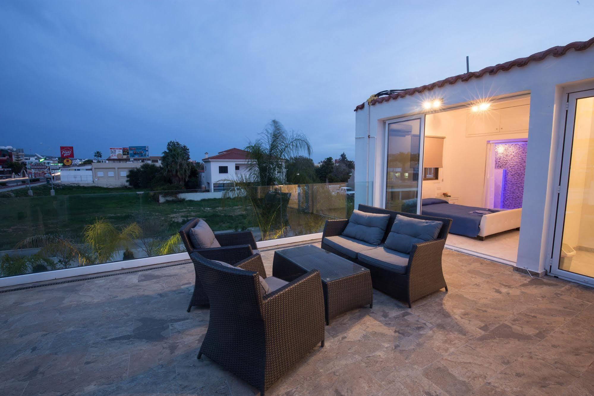 Nissi49 * Agia Napa