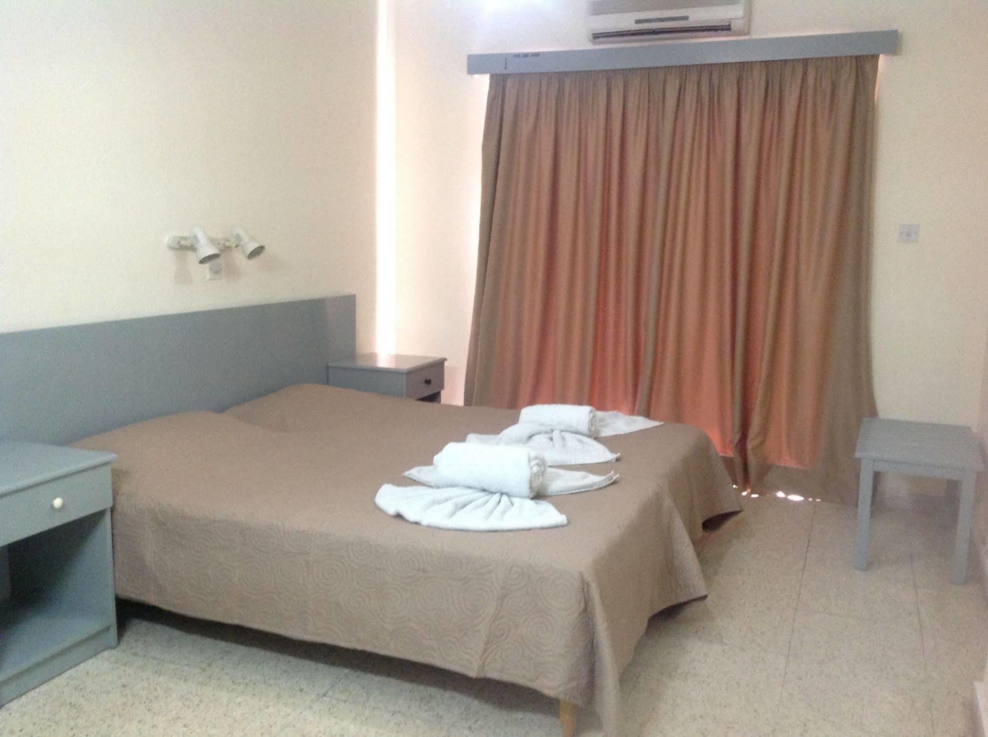Aparthotel Efi Apts 2*