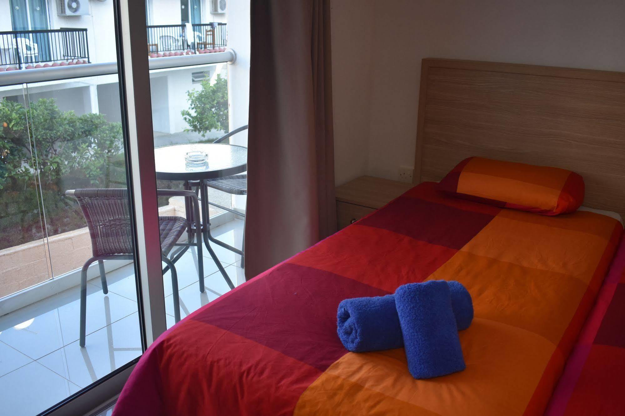 Efi Apts Aparthotel