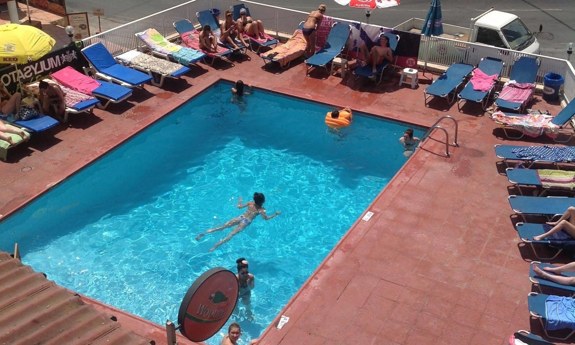 Aparthotel Efi Apts