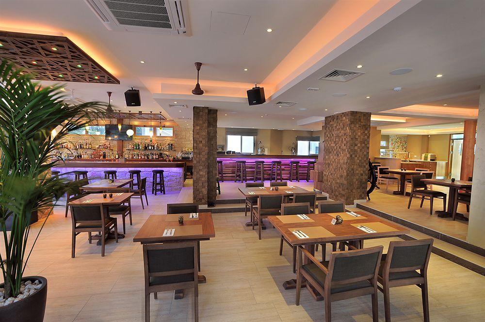 Nelia Gardens 4*